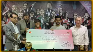 সাফজয়ী কন্যাদের জন্য ক্রীড়া উপদেষ্টার কোটি টাকার চেক